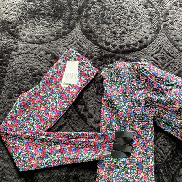 Zara Floral 2 pc Suit - Picture 2 of 7